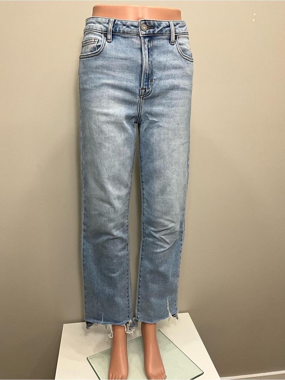 HIDDEN JEANS Light Wash Straight Leg Raw Hem Jeans Size 28 Relaxed Denim - Picture 2 of 7